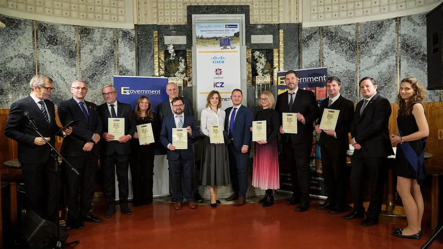 Královéhradecký kraj spolu s dalšími kraji a NKÚ obdržel ocenění za krajské hackathony